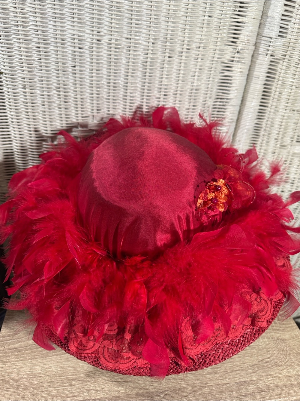 Vintage Elsie Massey Red Feather & lace fantastic vintage condition Derby RedHat